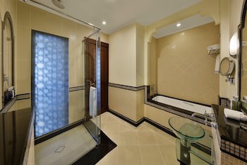 Al Habtoor Grand Resort, Autograph Collection