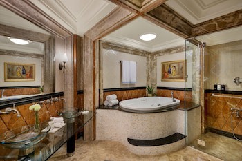 Al Habtoor Grand Resort, Autograph Collection