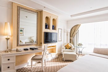 Al Habtoor Grand Resort, Autograph Collection