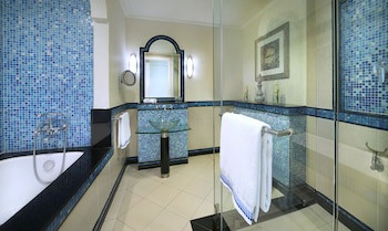 Al Habtoor Grand Resort, Autograph Collection