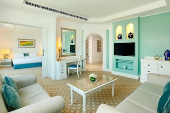 Al Habtoor Grand Resort, Autograph Collection