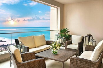 Al Habtoor Grand Resort, Autograph Collection