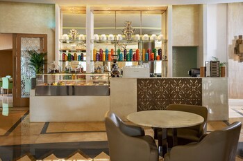 Al Habtoor Grand Resort, Autograph Collection