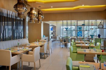 Al Habtoor Grand Resort, Autograph Collection
