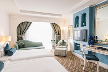 Al Habtoor Grand Resort, Autograph Collection