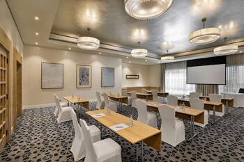 Al Habtoor Grand Resort, Autograph Collection