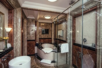 Al Habtoor Grand Resort, Autograph Collection