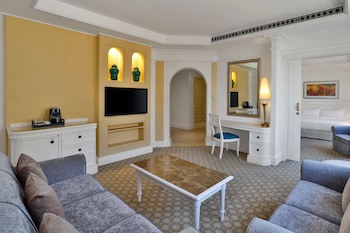 Al Habtoor Grand Resort, Autograph Collection