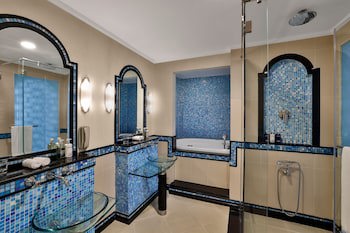 Al Habtoor Grand Resort, Autograph Collection