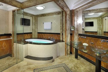 Al Habtoor Grand Resort, Autograph Collection