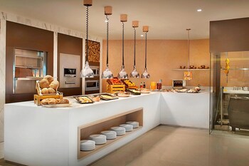 Al Habtoor Grand Resort, Autograph Collection