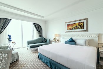 Al Habtoor Grand Resort, Autograph Collection