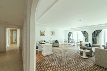 Al Habtoor Grand Resort, Autograph Collection