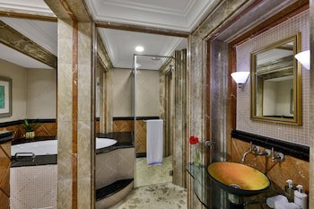 Al Habtoor Grand Resort, Autograph Collection