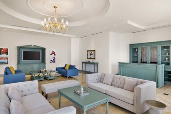 Al Habtoor Grand Resort, Autograph Collection