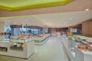 Al Habtoor Grand Resort, Autograph Collection