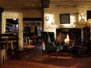 The Olde Bell, Bw Signature Collection