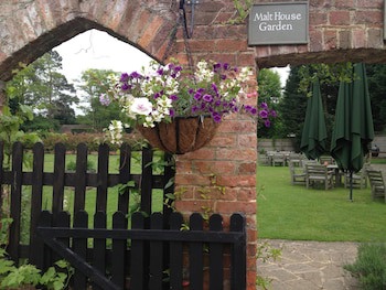 The Olde Bell, Bw Signature Collection