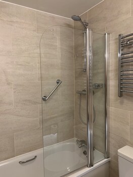 Potters Heron Hotel