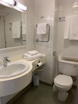 Potters Heron Hotel