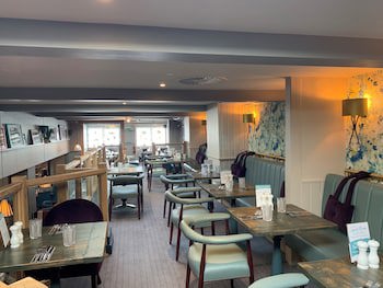 Potters Heron Hotel