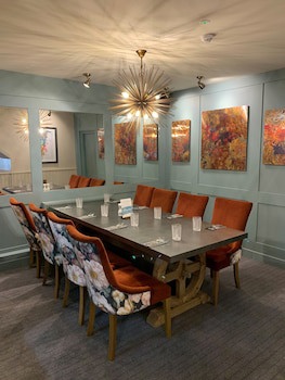 Potters Heron Hotel