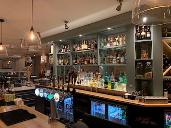 Potters Heron Hotel