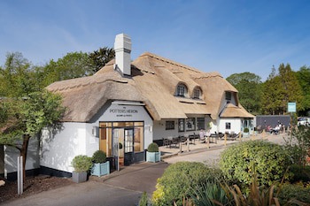 Potters Heron Hotel