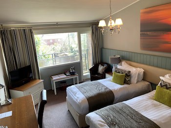Potters Heron Hotel