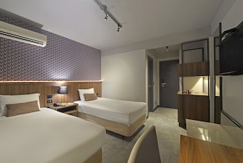 Deville Business Maringa