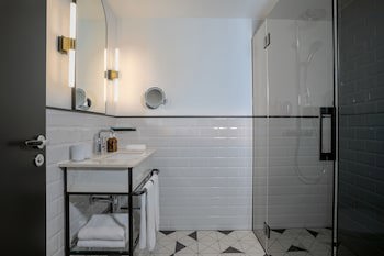 Neues Schloss Privat Hotel Zurich, Autograph Collection