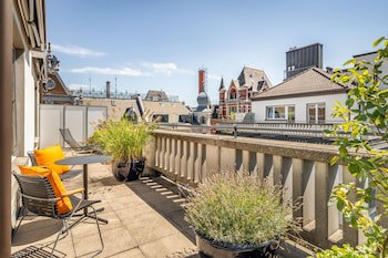 Neues Schloss Privat Hotel Zurich, Autograph Collection