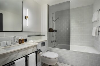 Neues Schloss Privat Hotel Zurich, Autograph Collection