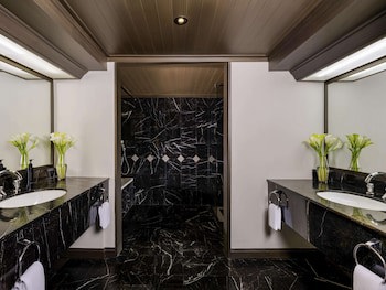 Grand Mercure Bangkok Atrium