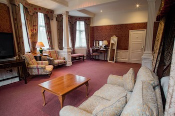 Best Western Plus Grim's Dyke Hotel