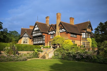 Best Western Plus Grim's Dyke Hotel