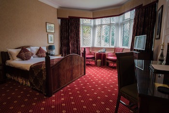 Best Western Plus Grim's Dyke Hotel