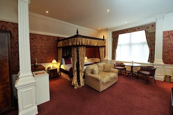 Best Western Plus Grim's Dyke Hotel