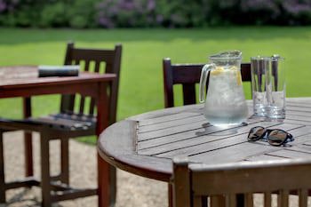 Best Western Plus Grim's Dyke Hotel