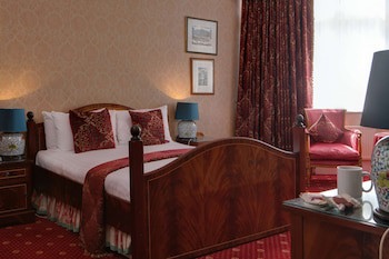 Best Western Plus Grim's Dyke Hotel