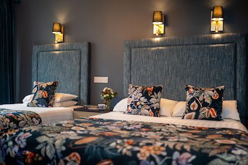 Falls Hotel & Spa