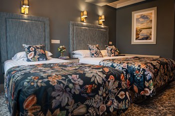 Falls Hotel & Spa
