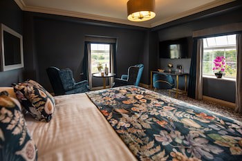 Falls Hotel & Spa