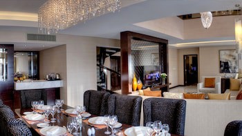 Crowne Plaza Dubai Deira, An Ihg Hotel