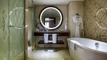 Crowne Plaza Dubai Deira, An Ihg Hotel