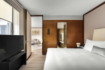 Como The Halkin