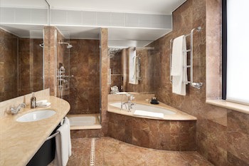 Como The Halkin