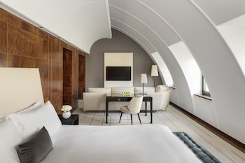 Como The Halkin