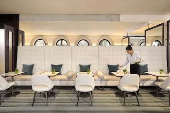 Como The Halkin
