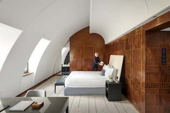 Como The Halkin